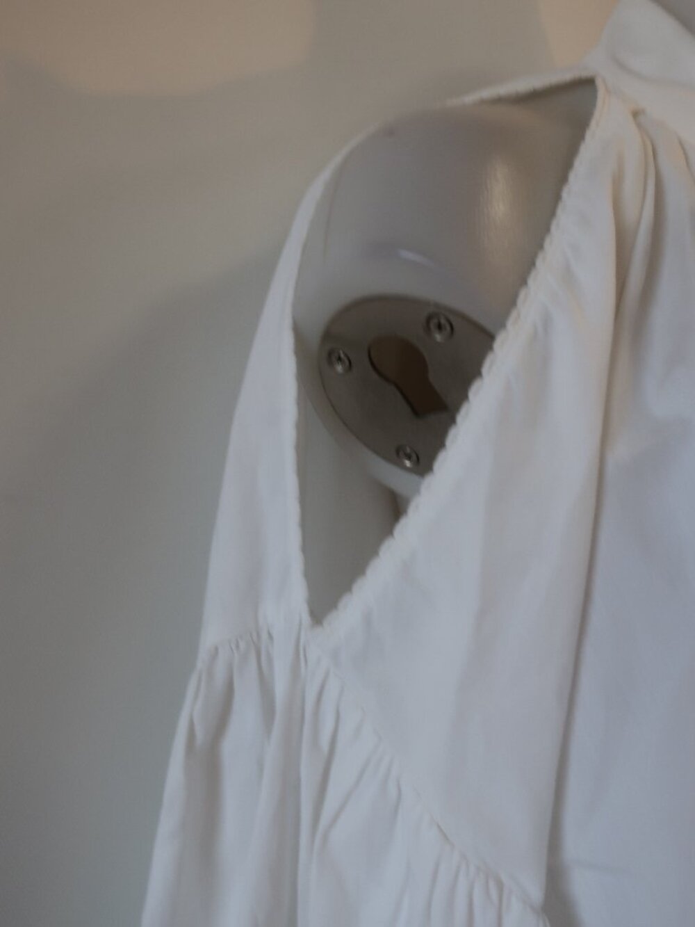 Womens Mother of Pearl No Frills White (Item-54) Cold Shoulder Tie Neck Top M - Picture 4 of 13